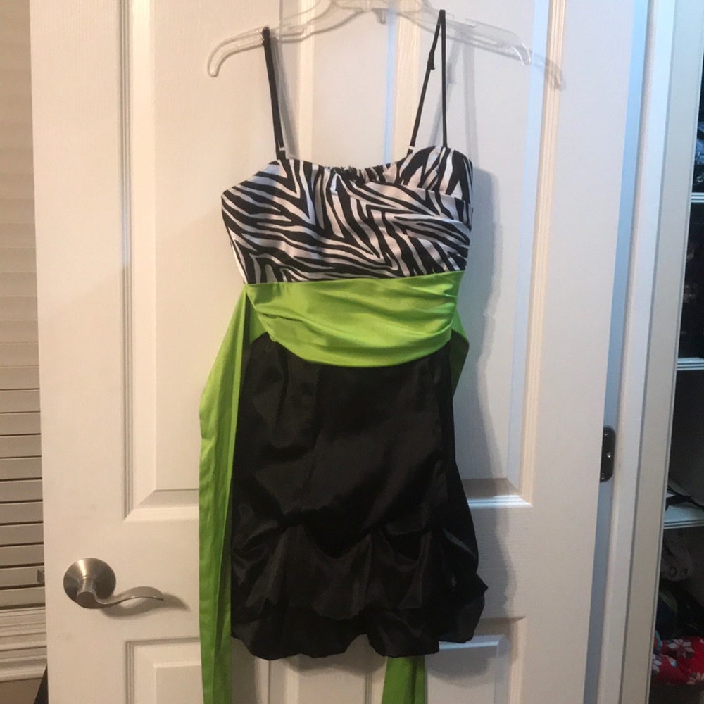 juniors xraordinary zebra print/ green/black dress